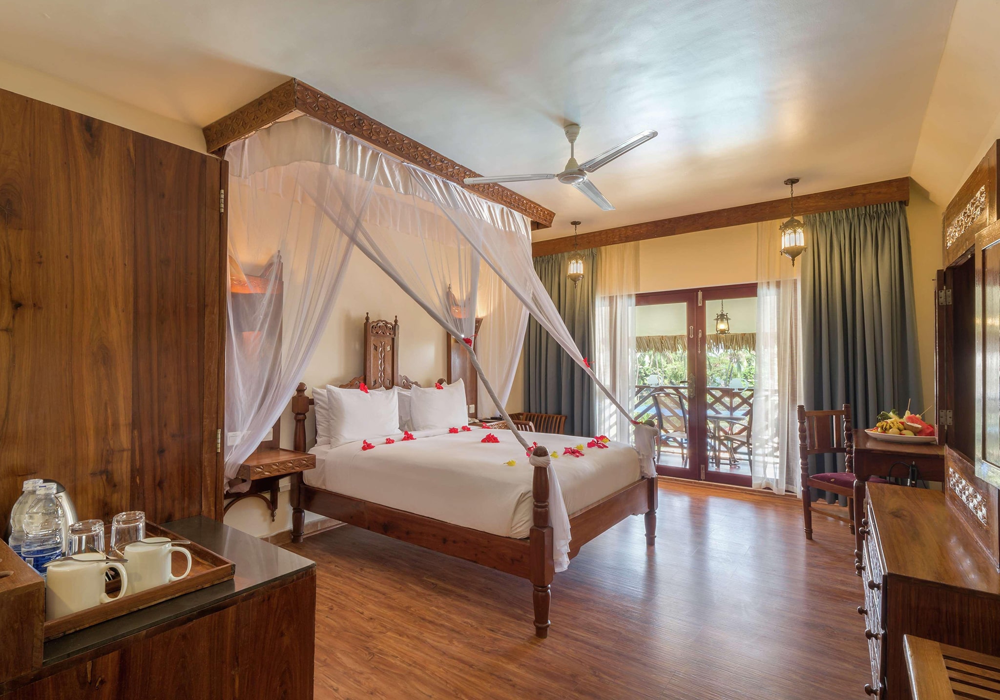 8 Days Combining Historic Stone Town and the White-Sandy Beaches of Nungwi
